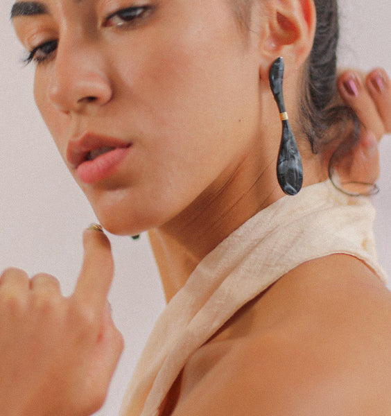 KOLIBRI COLLECTIVE - Gota -Symmetric Onix Earrings