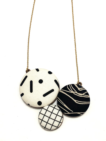 BOTÓN DE AZÚCAR - Dona Necklace- It’s Black It’s White