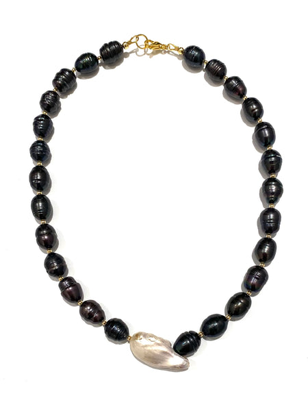 HC DESIGSN- Barroque Pearl Short Necklace