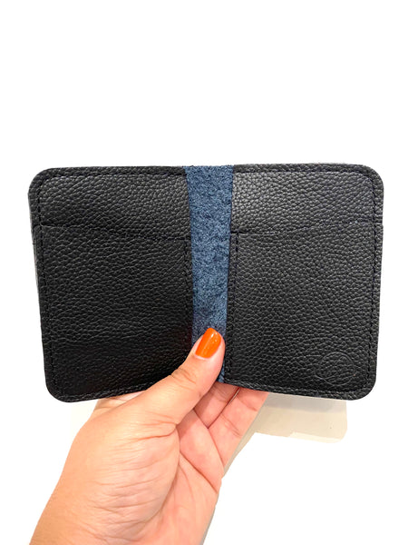 IGUACA -Simple vertical wallet - Textured Black