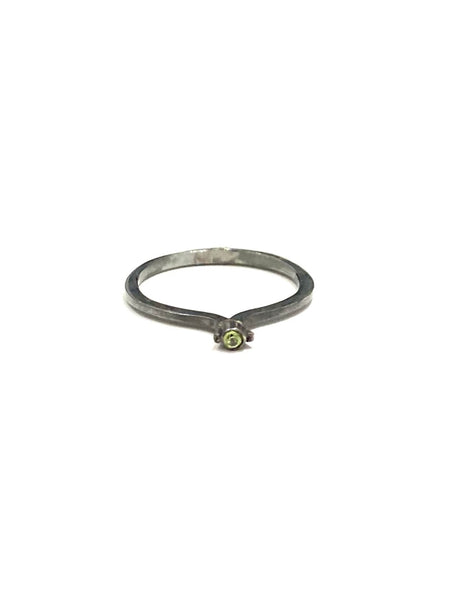 Snou* - Oxidized Princess Ring - Green Peridot